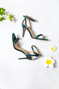 New fashioned strapped-heels