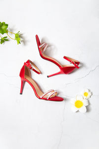 New fashioned strapped-heels